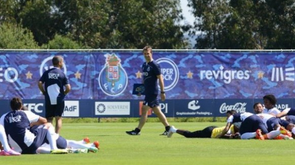 Central Holandês Martins Indi integrado "sem limitações" no treino do FC Porto