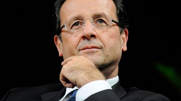 Presidente francês pede novo Governo para terça-feira