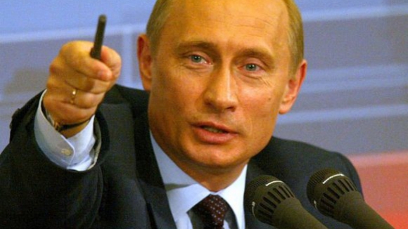 Putin acusa Europa de ignorar acções militares de Kiev contra civis