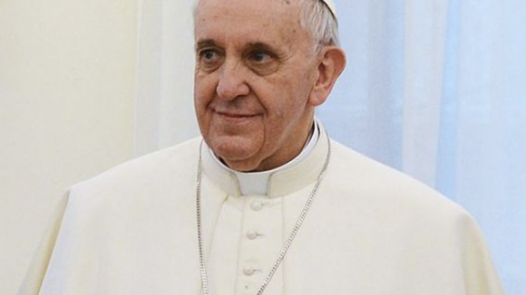 Papa Francisco despede bispo suspeito de proteger padre alegadamente pedófilo
