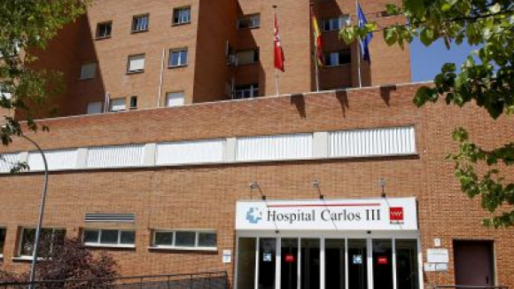 Auxiliar de enfermagem espanhola começa a criar defesas, mas pulmão preocupa