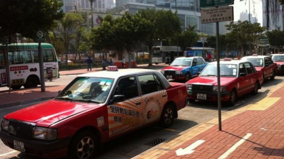 Hong Kong: Um território, dois taxistas, direcções opostas