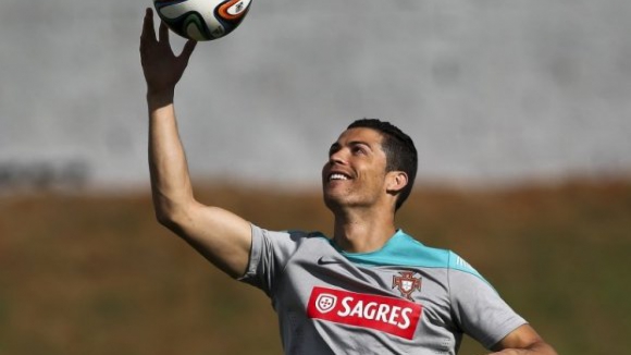 Golo de Ronaldo nos descontos dá vitória justa a Portugal