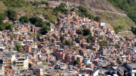 Rio de Janeiro avança na urbanização das favelas