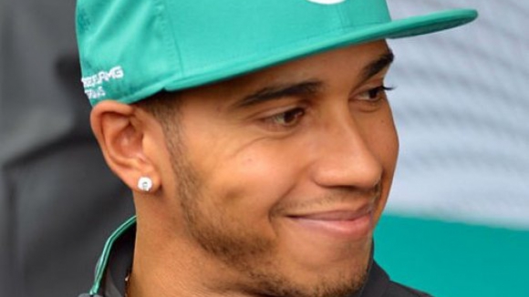 Lewis Hamilton a um segundo lugar de se sagrar bicampeão do mundo de fórmula 1