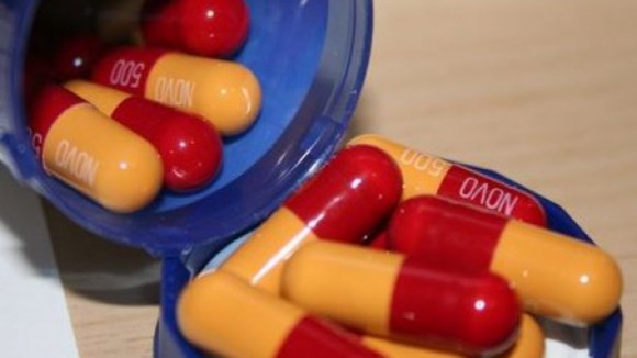Antibiótico esgotado em várias farmácias e hospitais