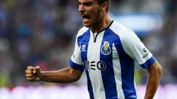 Rúben Neves integra treino do FC Porto sem limitações