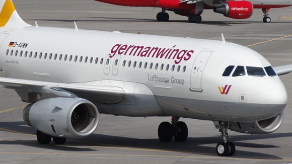 Comandante do do Airbus A-320 da Germanwings tentou forçar entrada na cabine com um machado