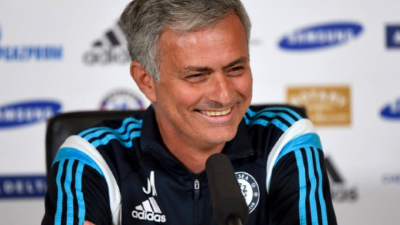 Chelsea, de Mourinho, vence Crystal Palace e conquista quinto título inglês