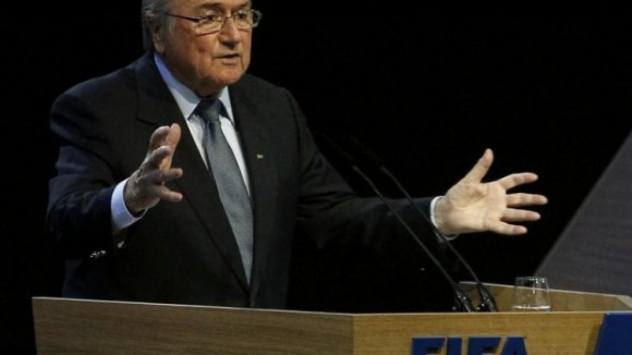 Presidente da UEFA pede a Blatter que se demita