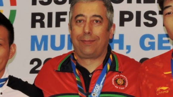João Costa medalha de prata em pistola de ar a 10 metros