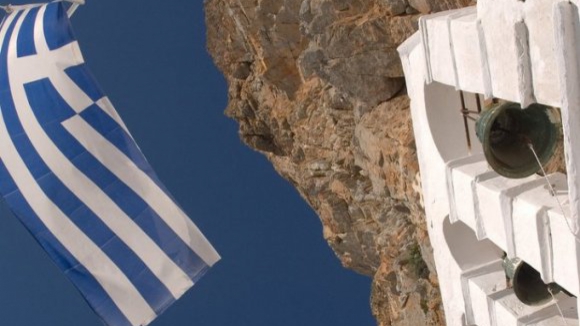 Abertas assembleias de voto para referendo grego