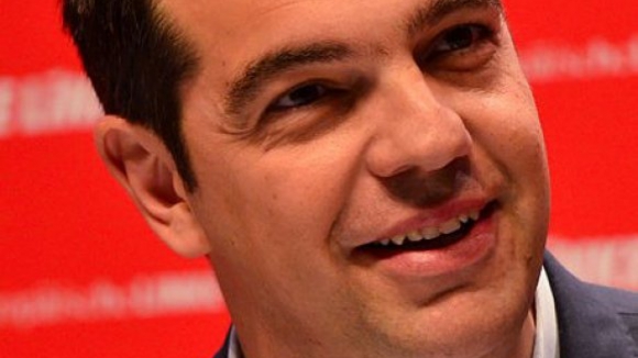 Tsipras admite bancos encerrados até ratificação de acordo com zona euro