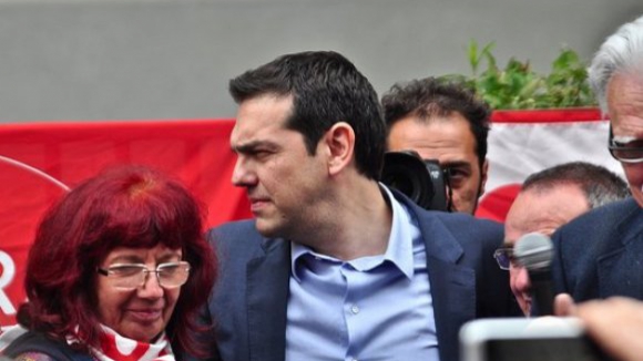 Novo acordo obriga Tsipras a fazer remodelação governamental