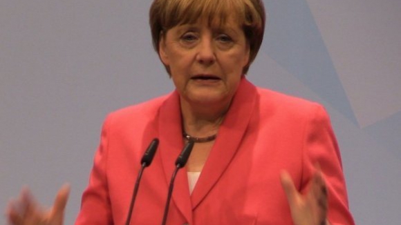 Jornal alemão chama cobarde a Merkel por causa da Grécia