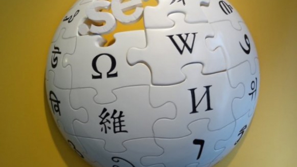 Wikipedia afasta 381 editores que manipulavam informação