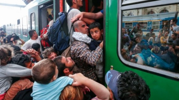 5.809 migrantes entraram na Hungria no domingo, um novo recorde