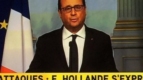 Hollande declarou estado de emergência, fronteiras encerradas