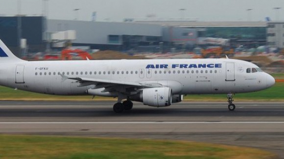 Dois voos da Air France com destino a Paris desviados por ameaças de bomba