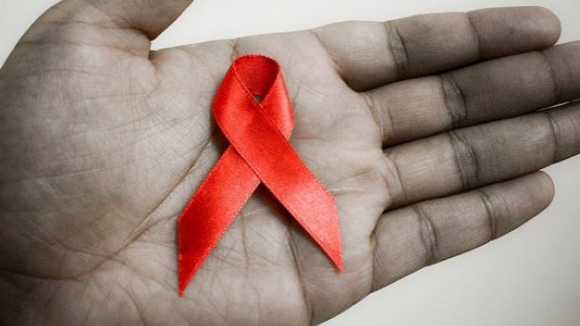 Falta de verbas deixa 1.500 doentes com VIH em risco de perder apoios para o ano