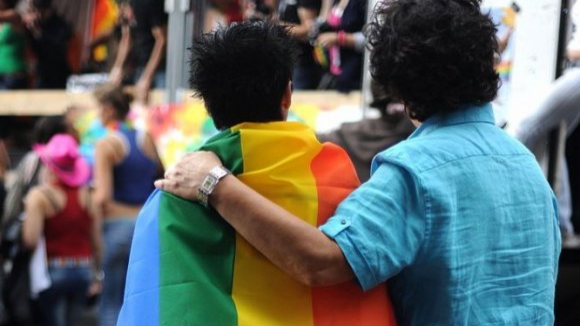 Adopção por casais do mesmo sexo aprovada na especialidade