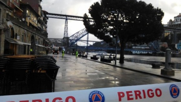 Águas do rio Douro baixam, situação "está calma", diz CDOS do Porto