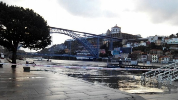 Risco de inundações no Porto passou, Câmara autorizou esplanadas