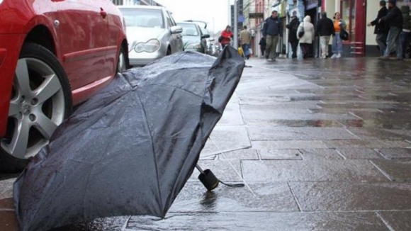 Onze distritos de Portugal continental sob 'Aviso Amarelo' devido à chuva