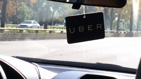 Uber admite distribuir serviços para taxistas em Portugal