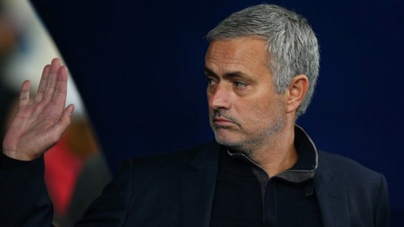 Mourinho assina pelo Manchester United e será apresentado sexta-feira