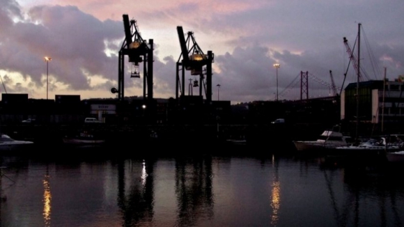 Acordo entre estivadores e operadores portuários suspende greve