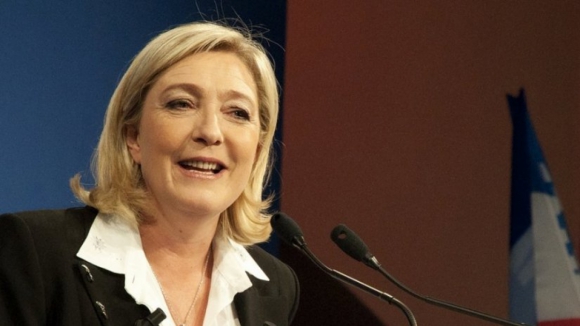 Marine Le Penn satisfeita com resultado defende referendo em França
