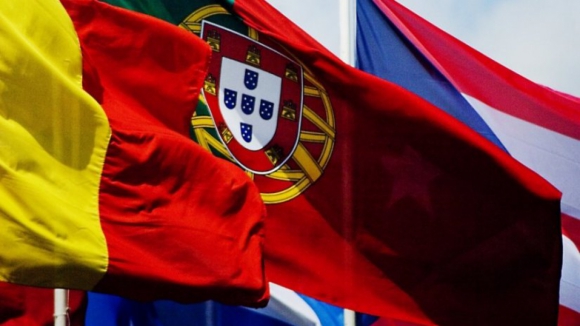 Portugal deve combinar reformas com política de salário mínimo prudente para criar emprego
