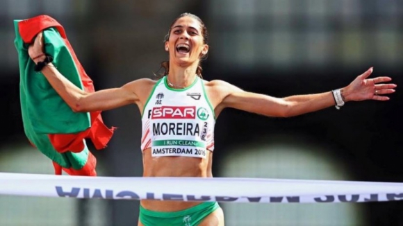 Sara Moreira conquista ouro na meia-maratona. Jéssica Augusto bronze