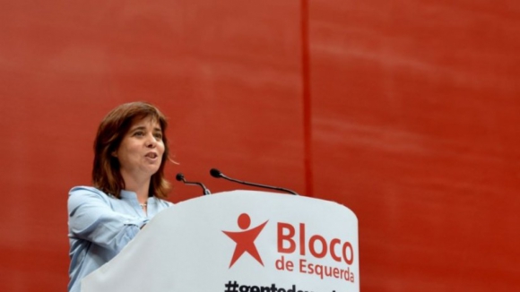 Catarina Martins anuncia acordo com Governo para integrar precários