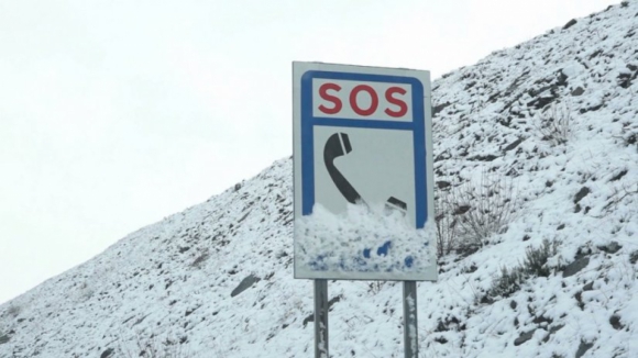 Estrada Nacional 321 em Viseu cortada devido a queda de neve