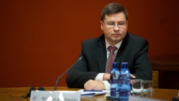 Dombrovskis admite saída do Procedimento por Défice Excessivo se tendências economicas positivas se confirmarem