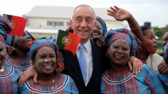 Marcelo inicia "simbolicamente" visita a Cabo Verde com condecoração a Tito Paris