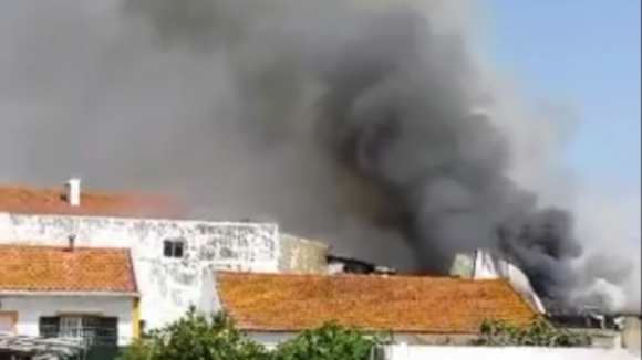 Nove pessoas ficaram desalojadas devido à queda do avião em Tires