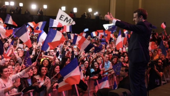 Macron supera Le Pen por quase 2,5 pontos percentuais na primeira volta