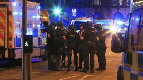 Governo mantém contacto com Londres porque há vítimas por identificar