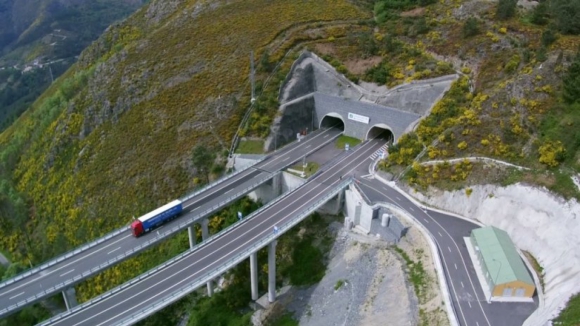 Trânsito no Túnel do Marão reposto hoje de manhã no sentido Vila Real-Porto