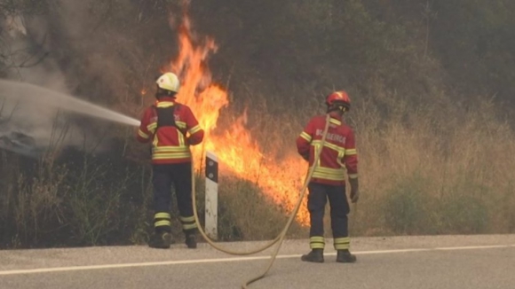 39 concelhos de sete distritos do país em risco 'máximo' de incêndio