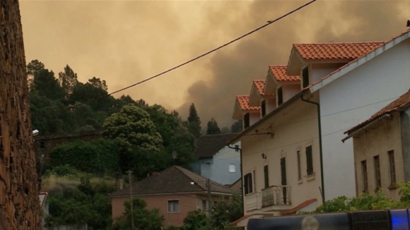 Resultado de imagem para Municípios exigem fundo de emergência para zonas afetadas pelo fogo