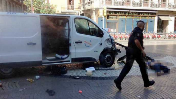 Governo confirma um morto e 32 feridos no atentado em Barcelona