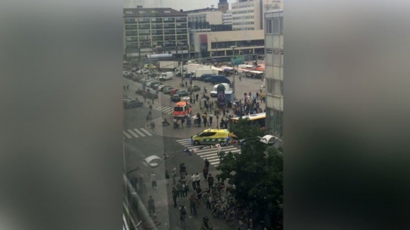 Polícia abre inquérito por ataque terrorista na Finlândia