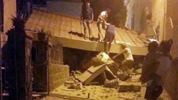 Sismo de magnitude 3,6 na ilha de Ísquia, Itália, causa pelo menos um morto