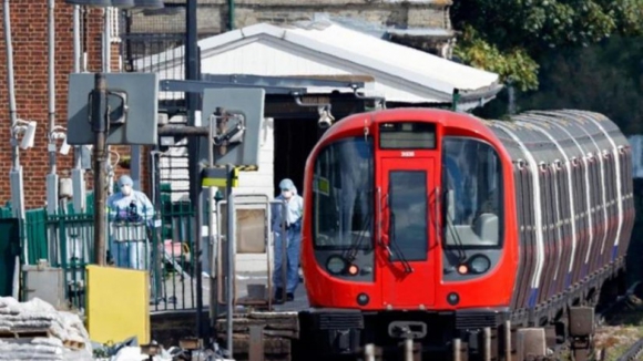 Polícia britânica detém segundo suspeito de ataques ao metro de Londres