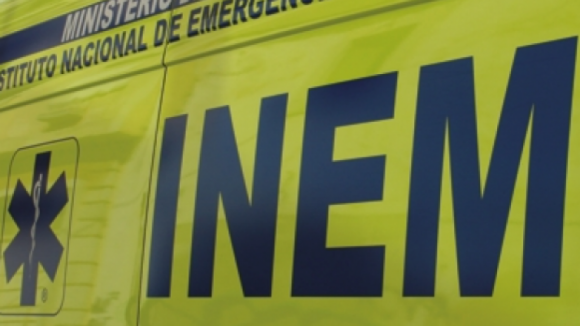 Feridos em estado grave transportados para hospital após acidente com dois mortos em Almancil
