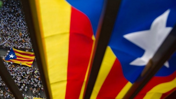 Governo espanhol avança no sábado com suspensão da autonomia da Catalunha
